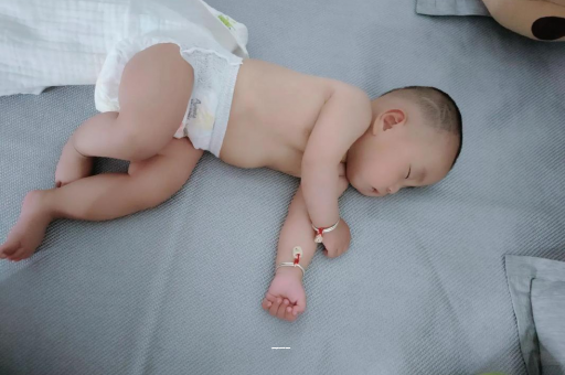 顺德宝宝拉屎有黑色颗粒